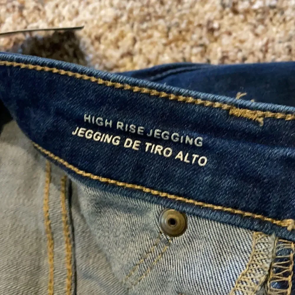 Universal Thread jeans - NWT - Picture 3 of 3